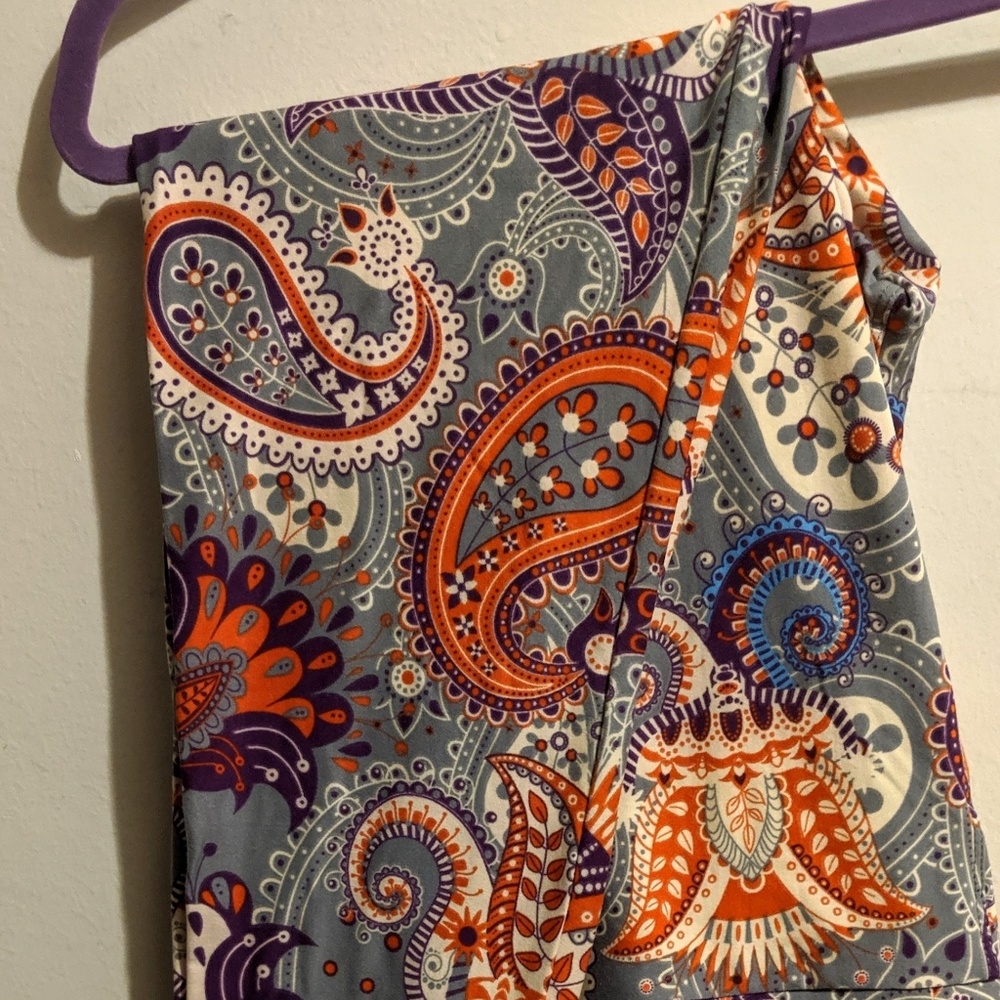 Lularoe Leggings TC Grey Pretty Paisley Print